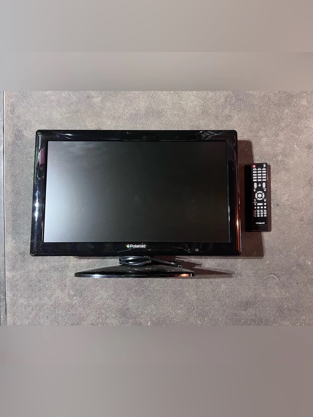Polariod 22” Hd LCD TV & DVD Combo with remote